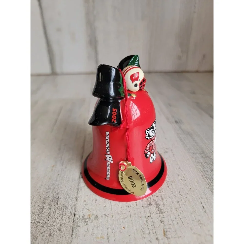 Danbury‎ Mint bell Wisconsin Badgers santa ornament Xmas